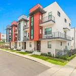 Spacious 4Br Townhouse With Amenities