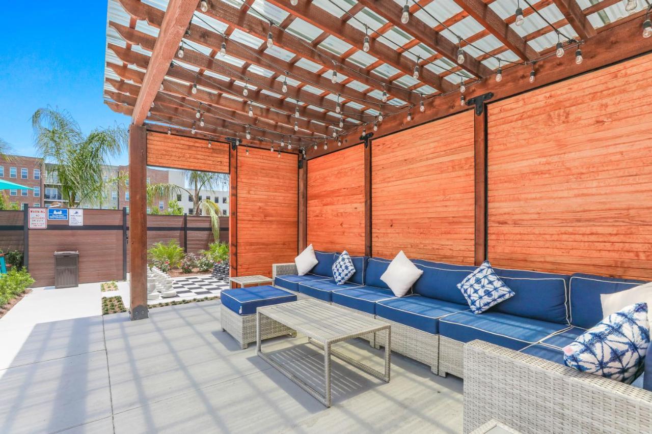 Spacious 4br Townhouse With Amenities *
