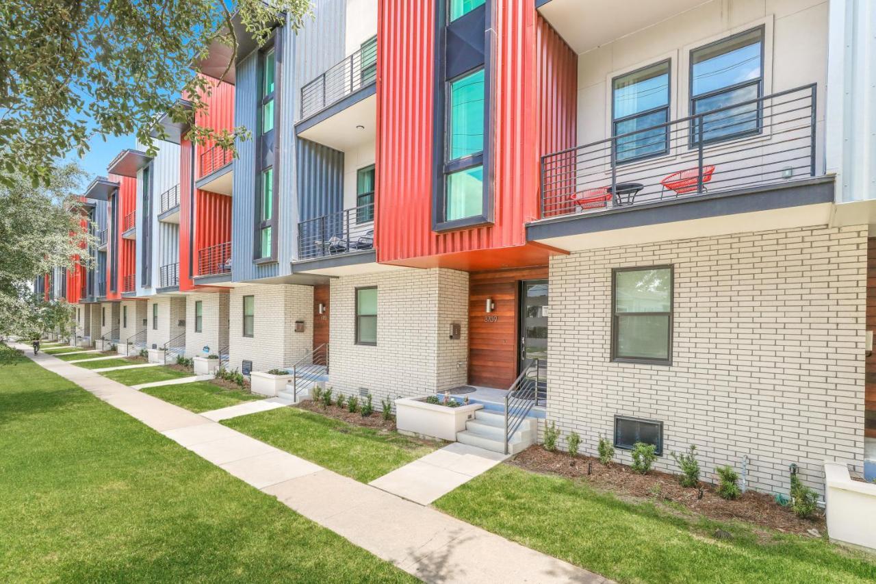 Spacious 4br Townhouse With Amenities