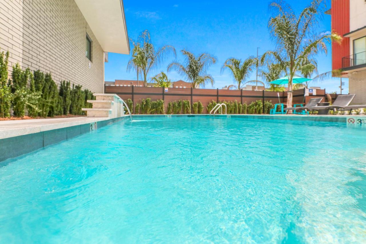 Spacious 4br Townhouse With Amenities *