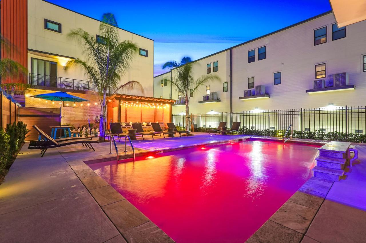 Spacious 4br Townhouse With Amenities