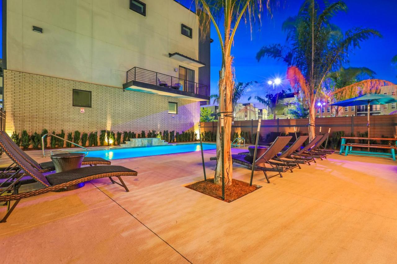 Spacious 4br Townhouse With Amenities *