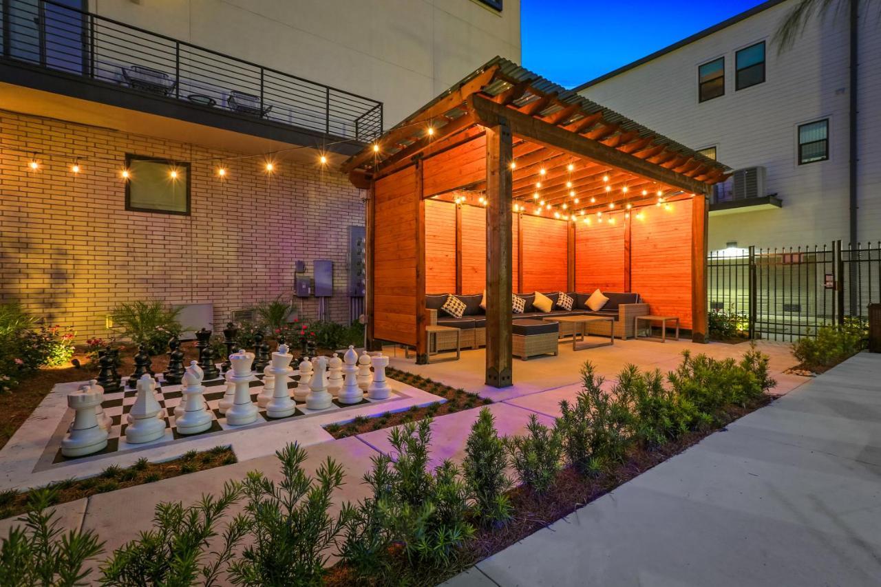 Spacious 4br Townhouse With Amenities