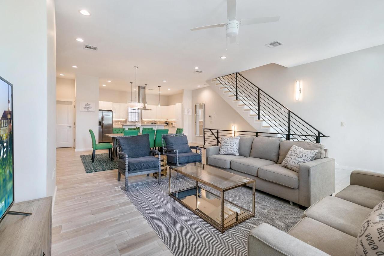 Spacious 4br Townhouse With Amenities Holiday home