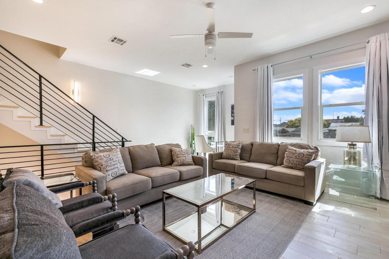 Spacious 4br Townhouse With Amenities